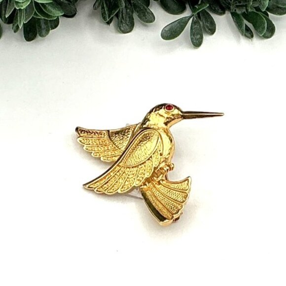 Vintage Gold Hummingbird Brooch Detailed Filigree LapelPin - Picture 1 of 4